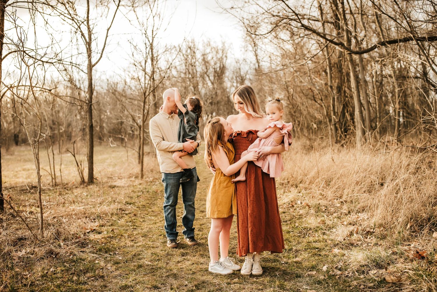 stunning lifestyle family photo session at Sharon Woods in cincinnati