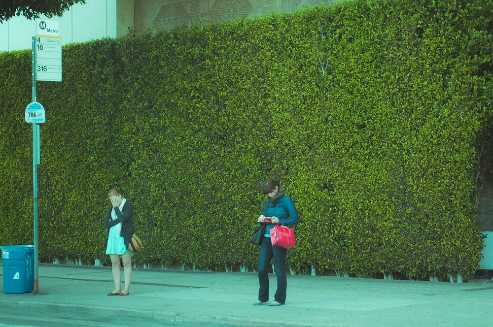 2 women waiting for the bus in Los Angeles