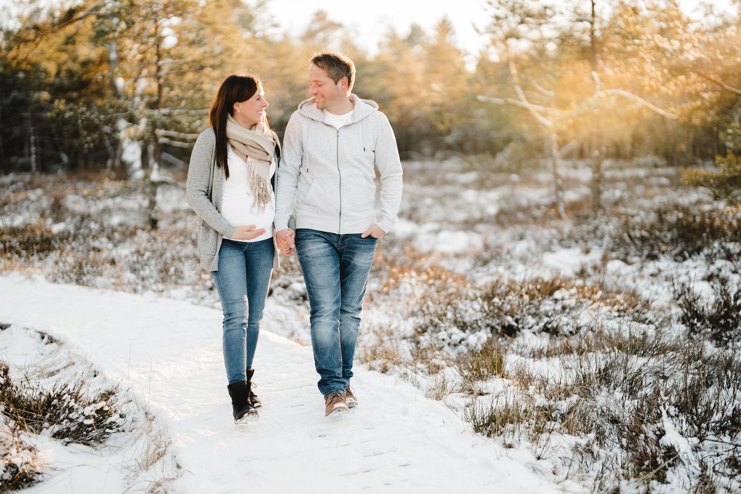 Babybauchshooting im Wurzacher Ried bei Bad Wurzach im Winter