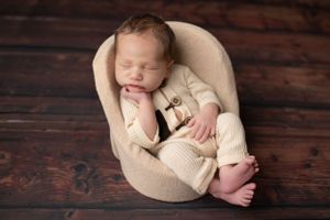 Pittsburgh newborn photographer in-home session