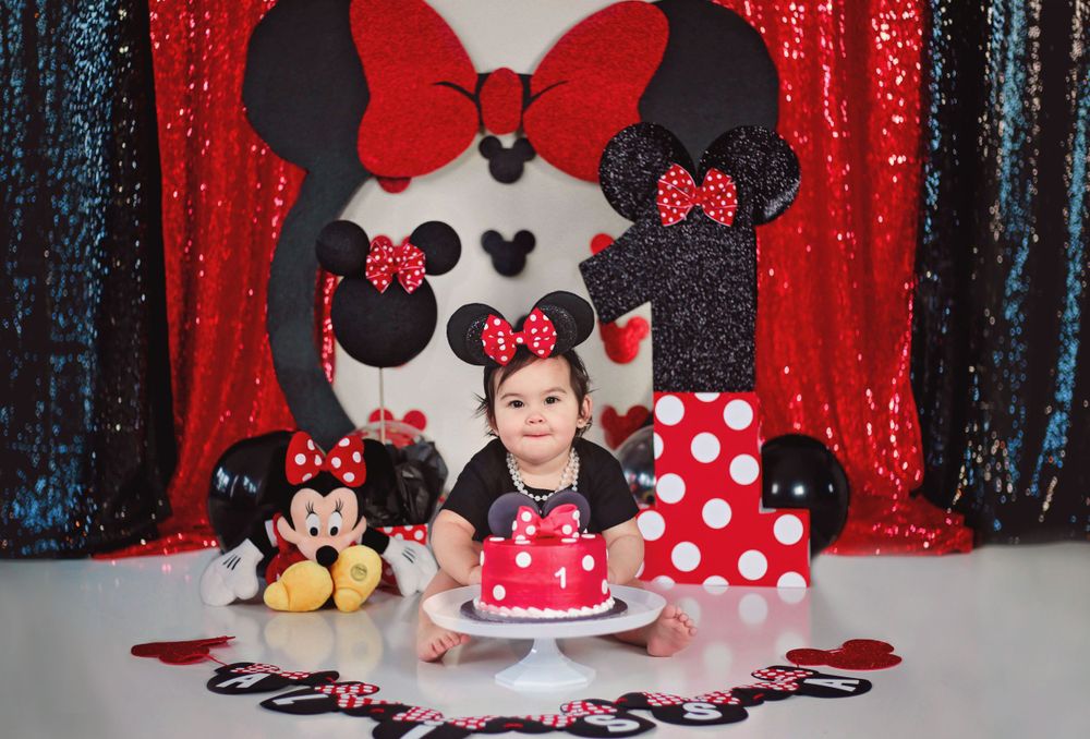 Custom black and red Minnie Mouse cake smash portrait set for one year old girl in Houston, TX