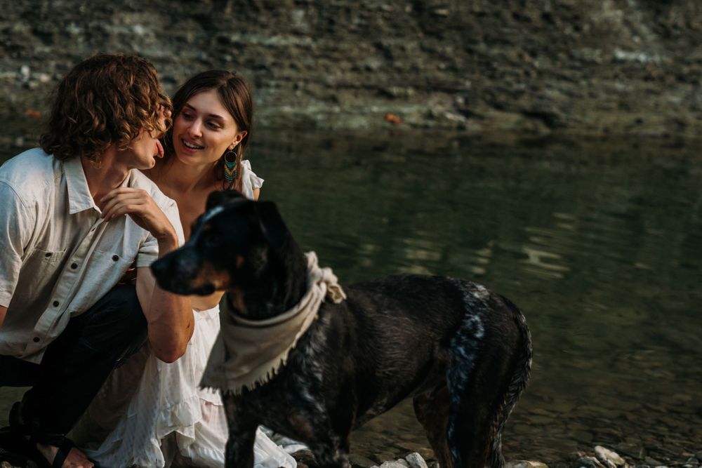 Family pet photographer in Cincinnati Oh Dog photos Dayton Ohio Adventurous Couples photography near me
