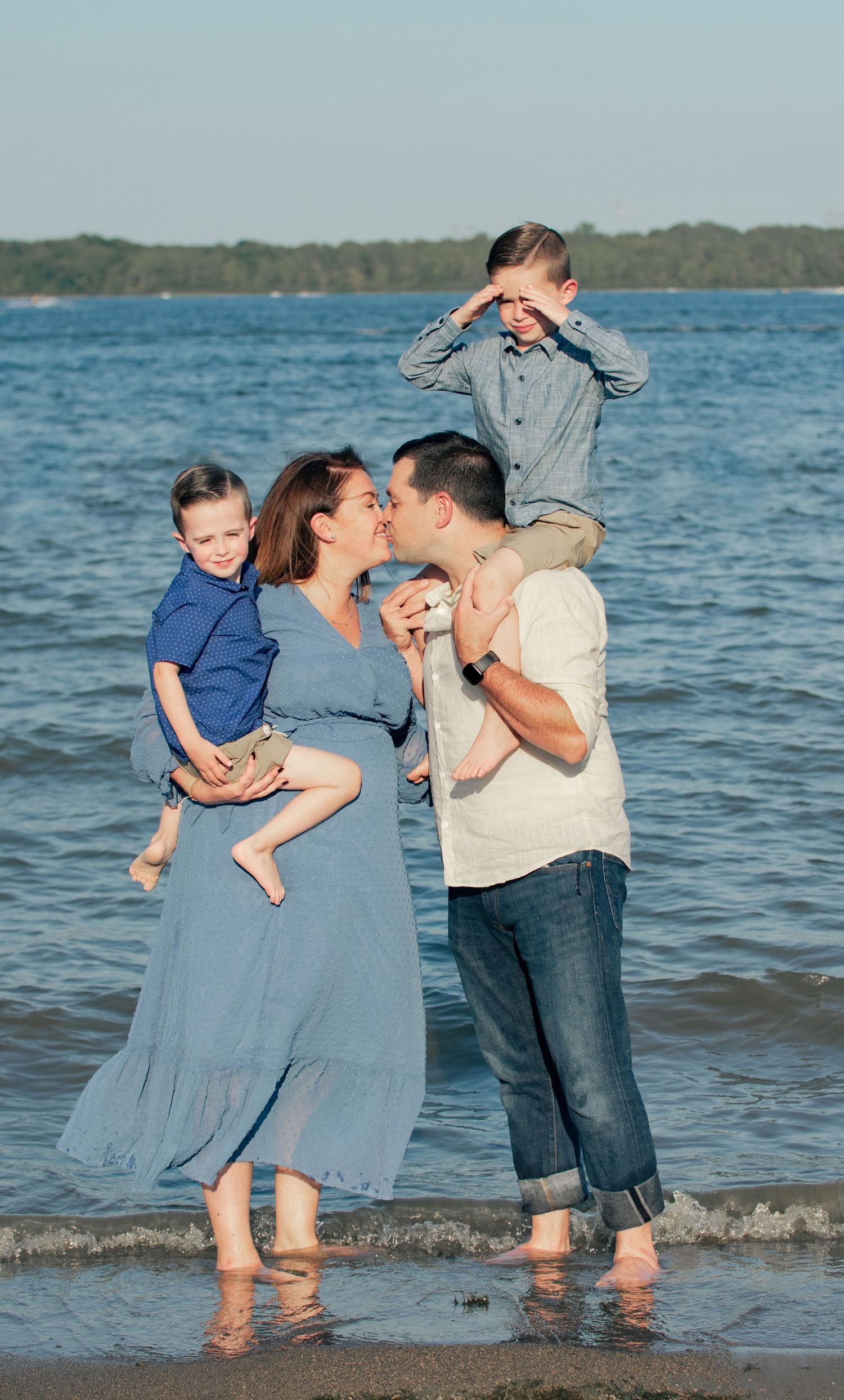 Family session at Alum Creek in Delaware, Ohio