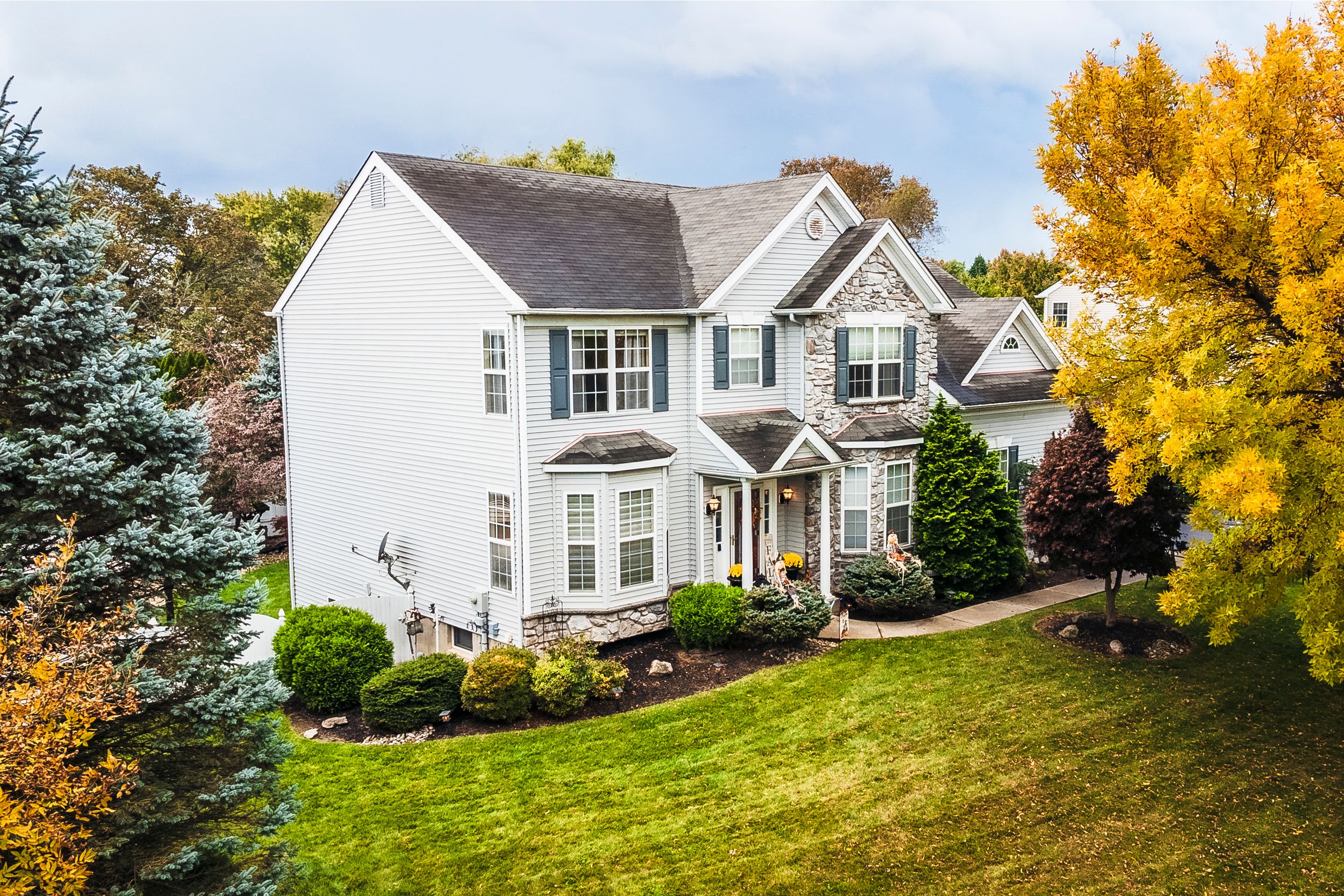 Fall time foliage photography of a single real estate home in Easton, PA.