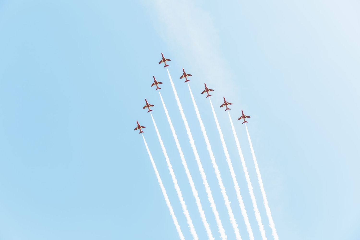 Hayley Elizabeth Photography Cotswolds wedding photographer homme house the red arrows flying over as a surprise