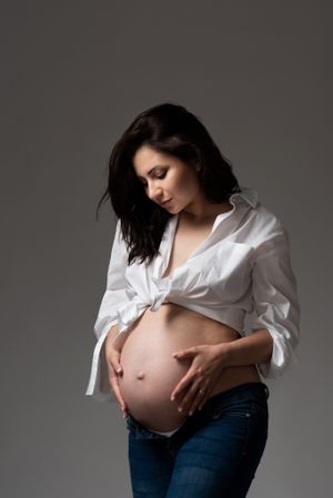mamma-gravidanza-fotografia in studio Alassio