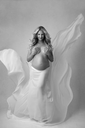gravidanza-book-fotografico-sanremo-telo-bianco