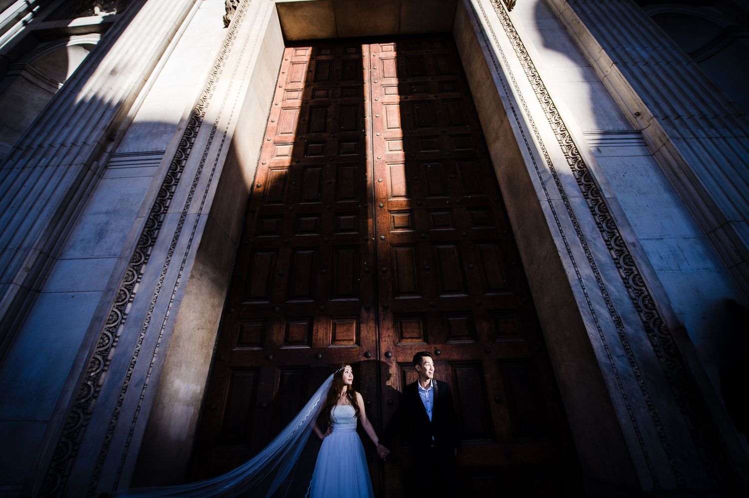 Couple at the great entrance door to Saint Paul's