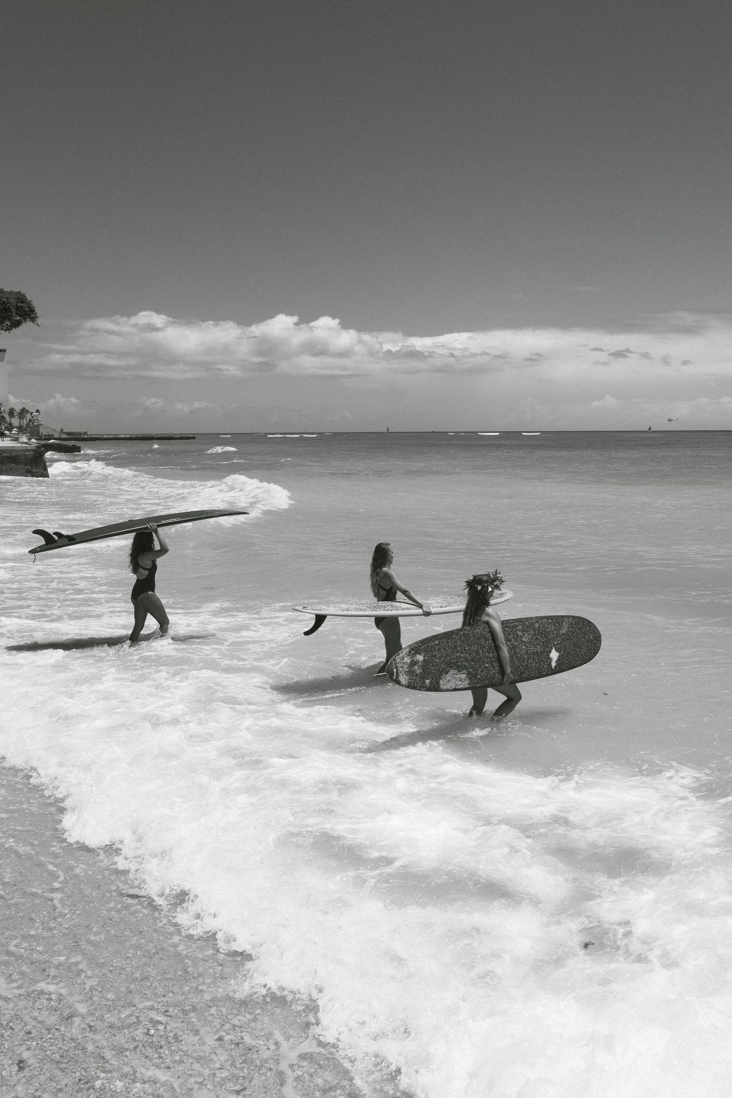 <img src="waikiki_surf_girls.jpg" alt="Waikiki Surf Girls: Catch beach vibes with our captivating photography!">
