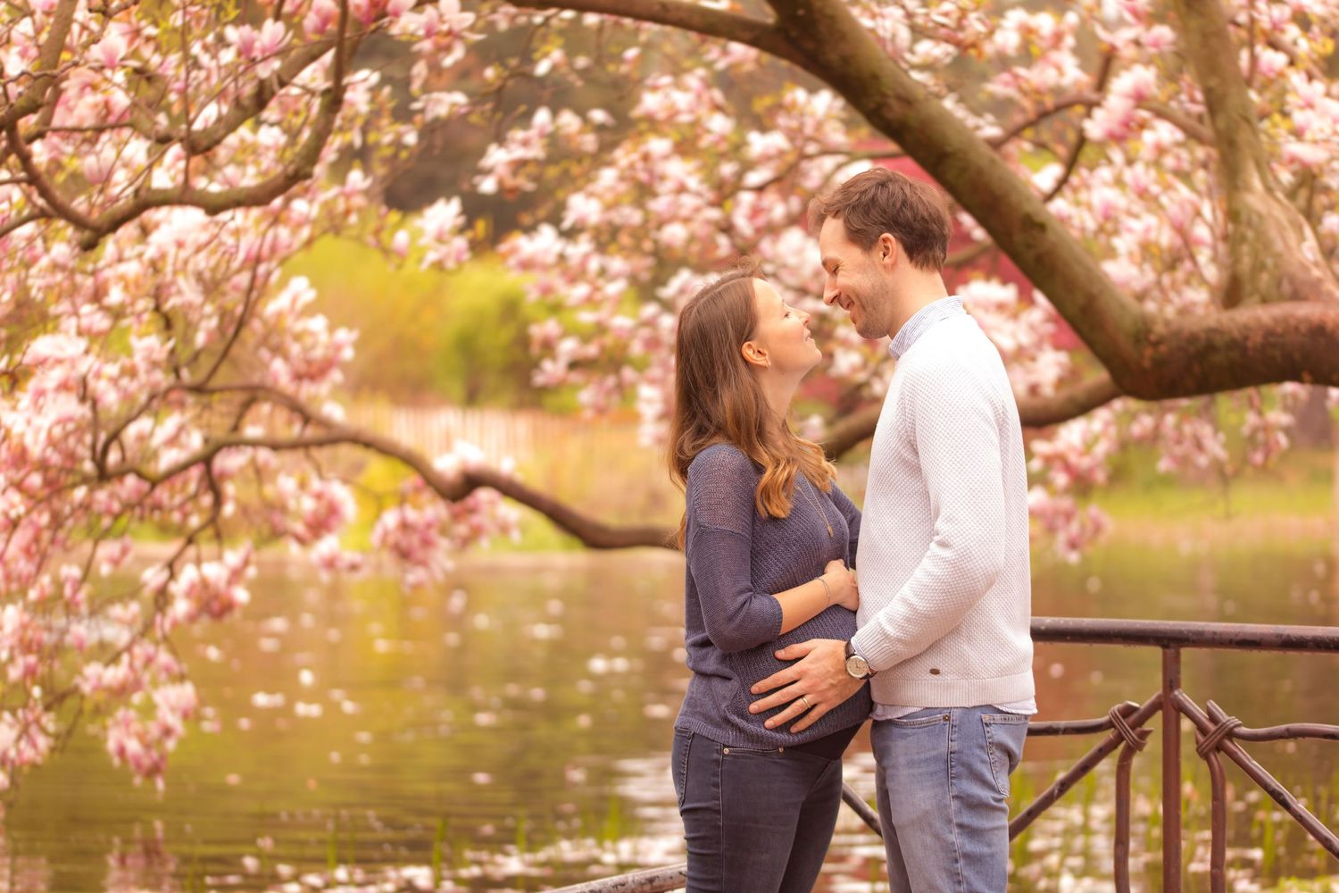 Outdoor maternity photography in Vienna