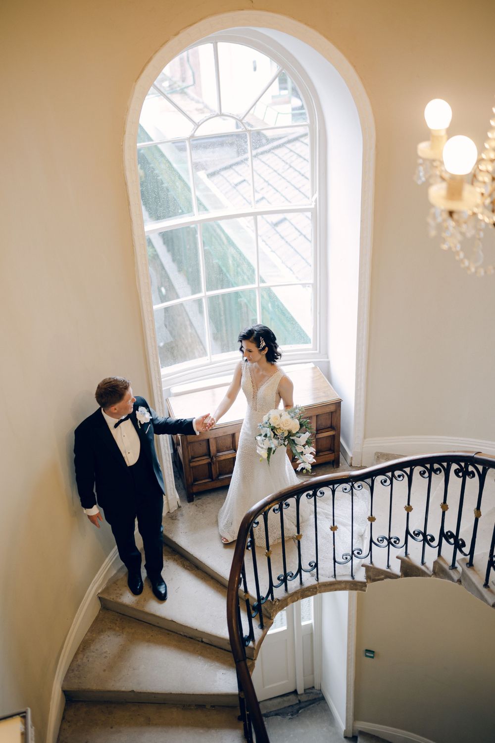 the-maryborough-hotel-wedding-staircase