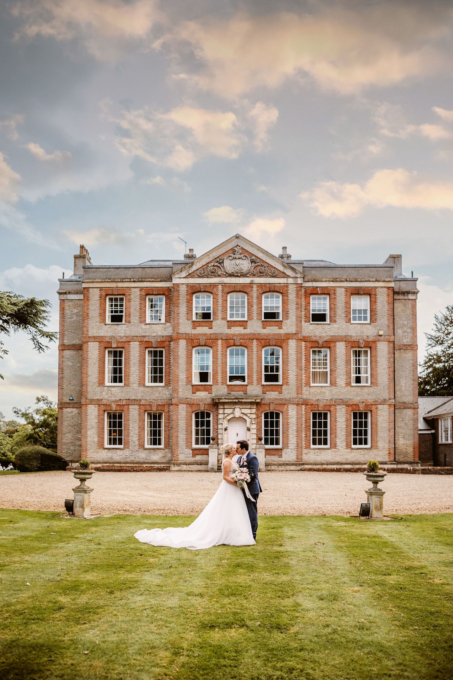 Ardington House beautiful, quintessential English Georgian Grade II listed stately home bride groom portraits Vicky Lewis Photography