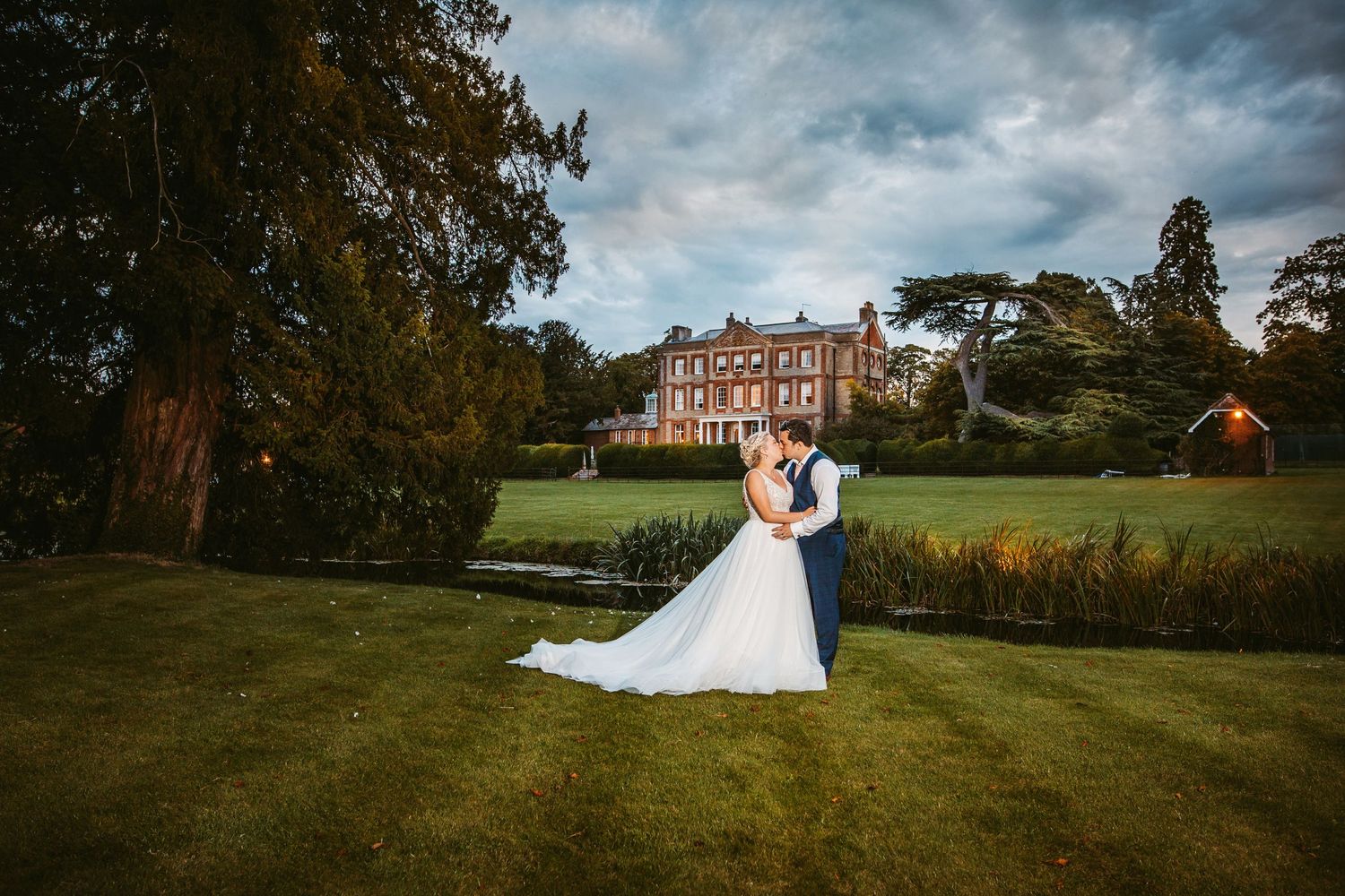Ardington House English wedding stately manor bride groom evening shots Vicky Lewis Photography