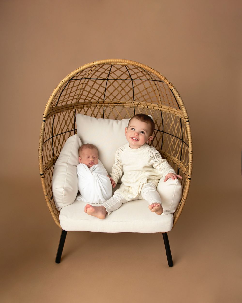 Sibling Family images in Cleveland Ohio Newborn Baby Portraits