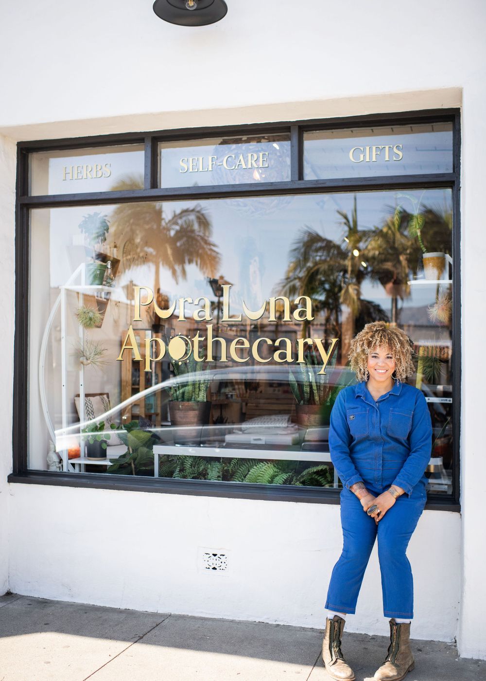 owner of pura luna apothecary
