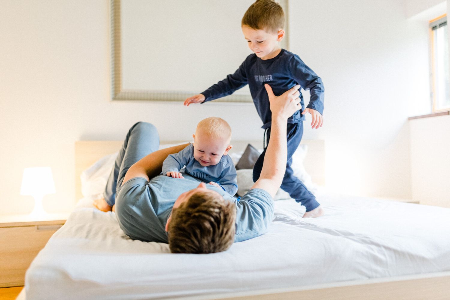 family and beloved photos Eva Neuman Fine Art photographer empathy and elegance mom-to-be pregnancy photo baby Harrachov