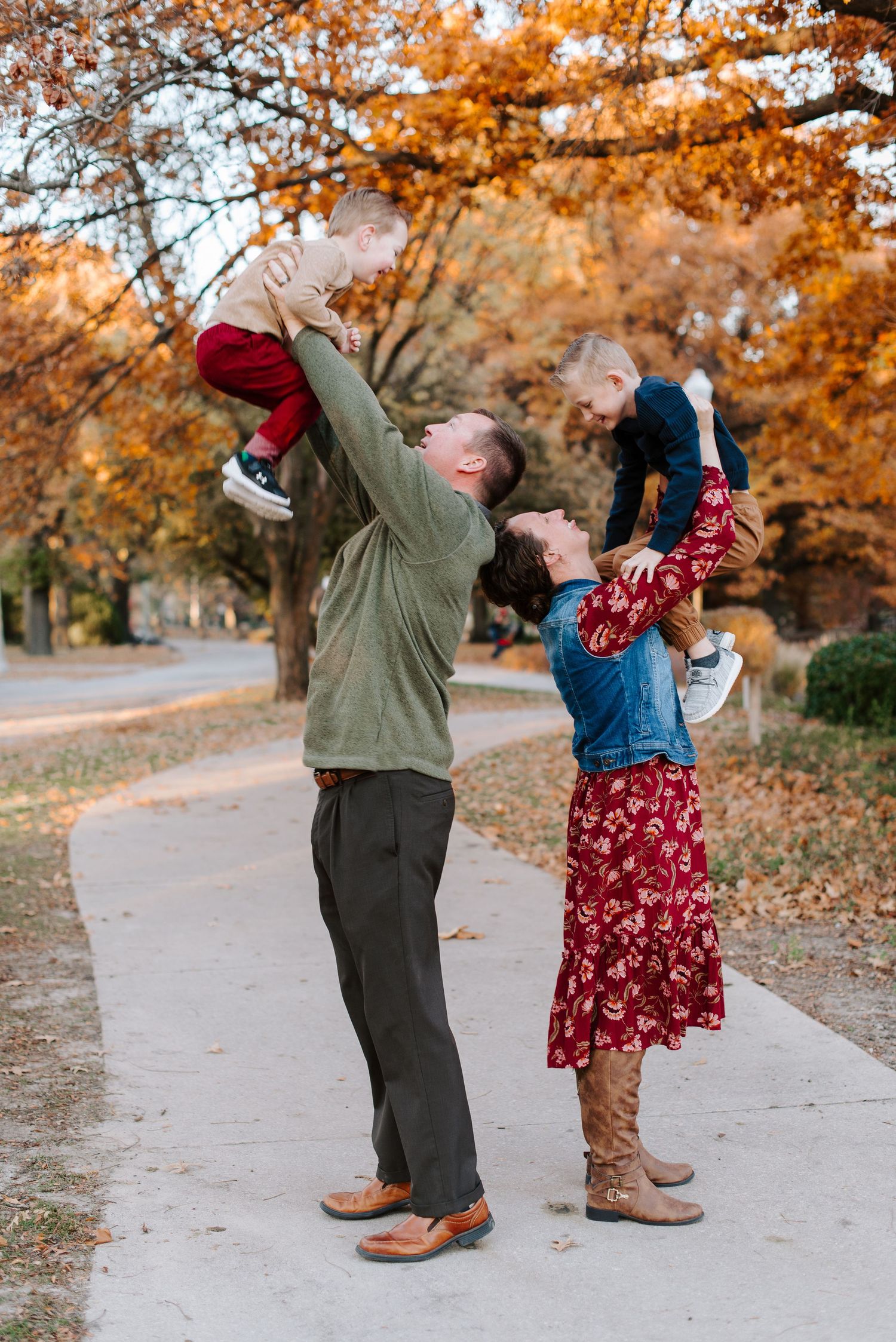 Fall family photos by Wichita, KS photographer at Eastborough Park