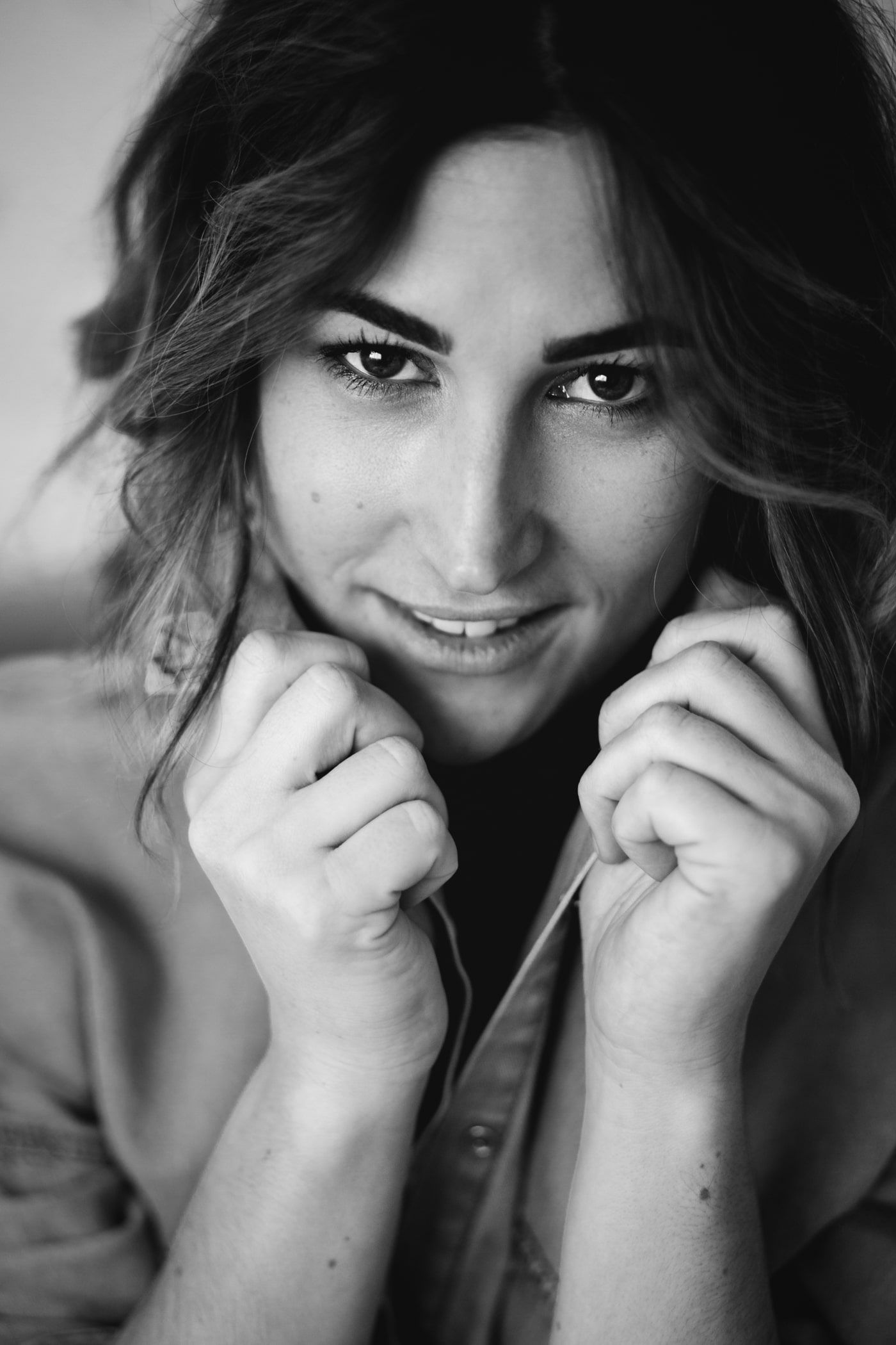 photographie portrait lifestyle femme en noir et blanc lyon