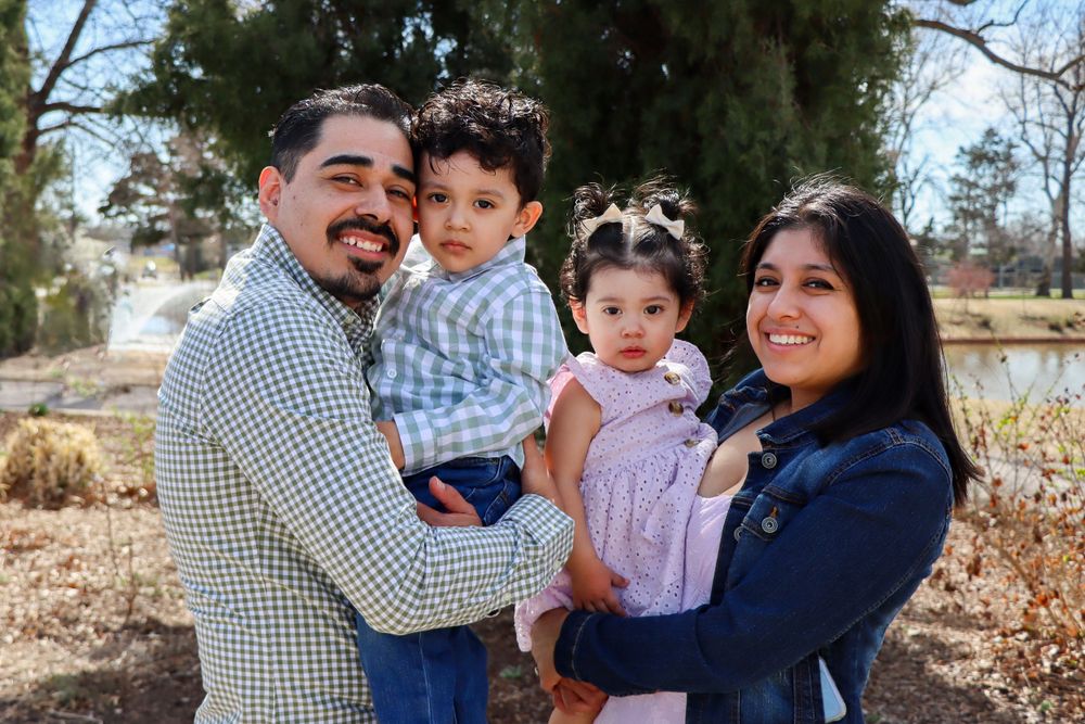 Oklahoma family photographer offering family photo sessions for couples, parents, kids, siblings, and extended families.