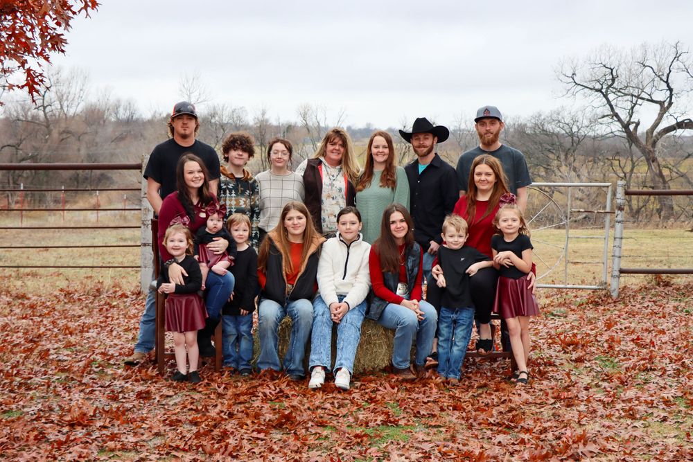 Oklahoma family photographer offering family photo sessions for couples, parents, kids, siblings, and extended families.