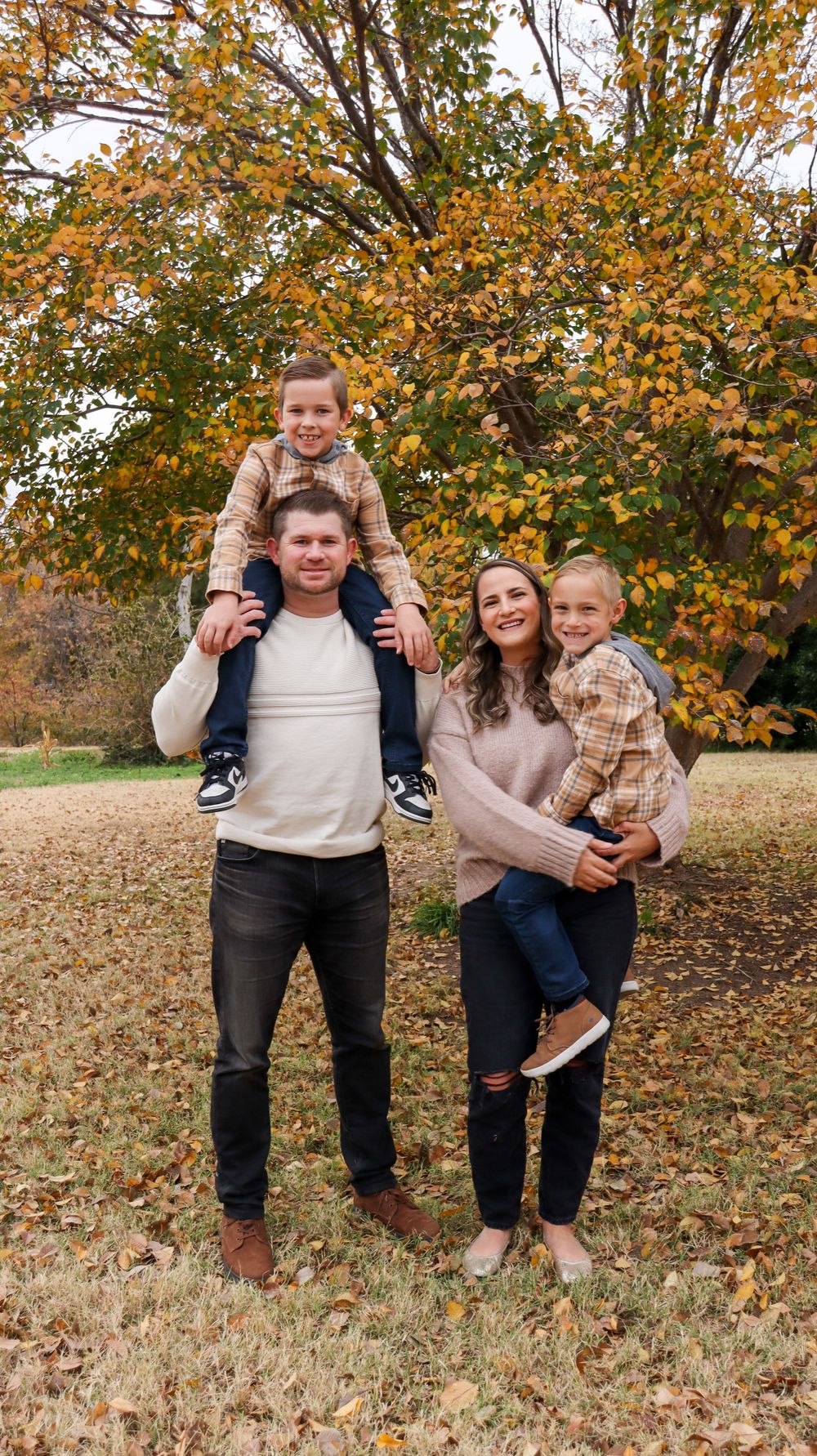 Oklahoma fall family photography sessions for families, couples, and kids. Capture beautiful autumn memories with timeless portraits.