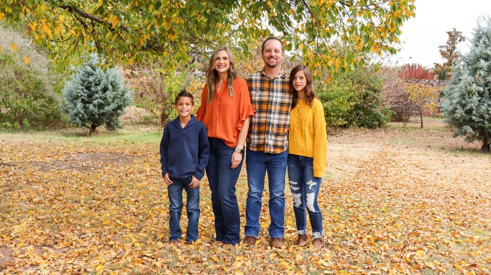 Oklahoma fall family photography sessions for families, couples, and kids. Capture beautiful autumn memories with timeless portraits.
