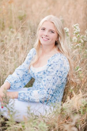 Stillwater Mahtomedi Minneapolis Minnesota Twin Cities Senior Photographer Sunset Flowers Field