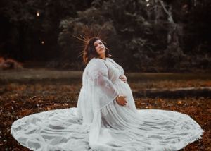 best-maternity-photographer-fort-wayne-indiana-beautiful-plus-size-pregnant-woman-goddess-beyonce-inspired