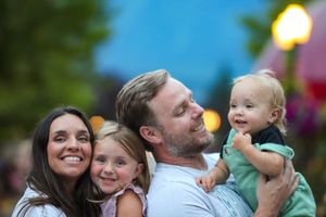 Amanda and her family smiling