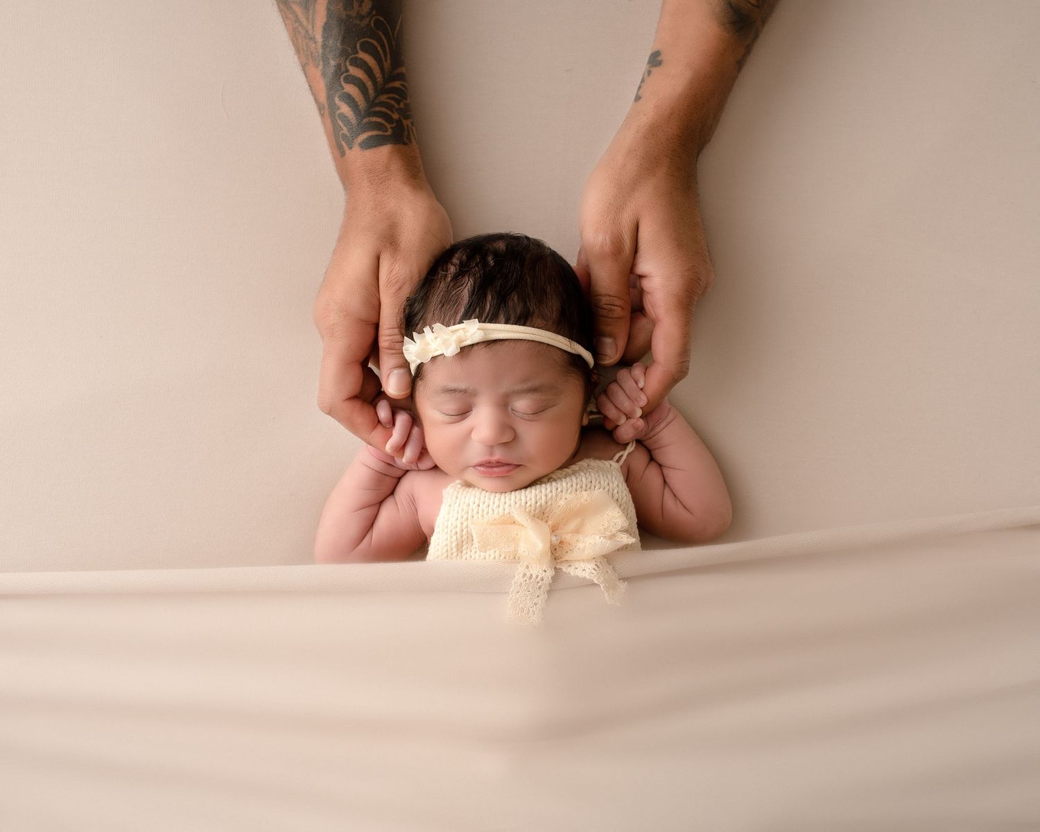 Newborn studio baby photo dad holding hands Fort Lee