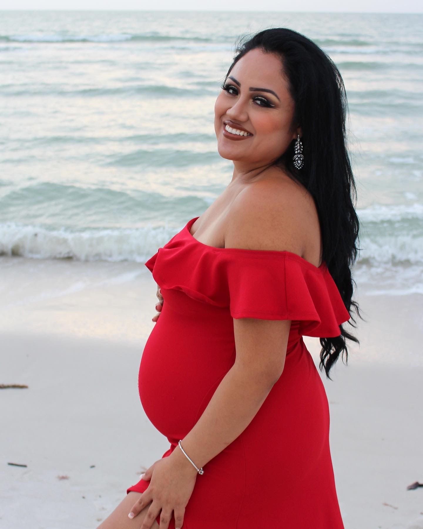 maternity motherhood photos baby newborn fresh 48 pictures at hospital posed candid images after birth of child with mom and dad packages