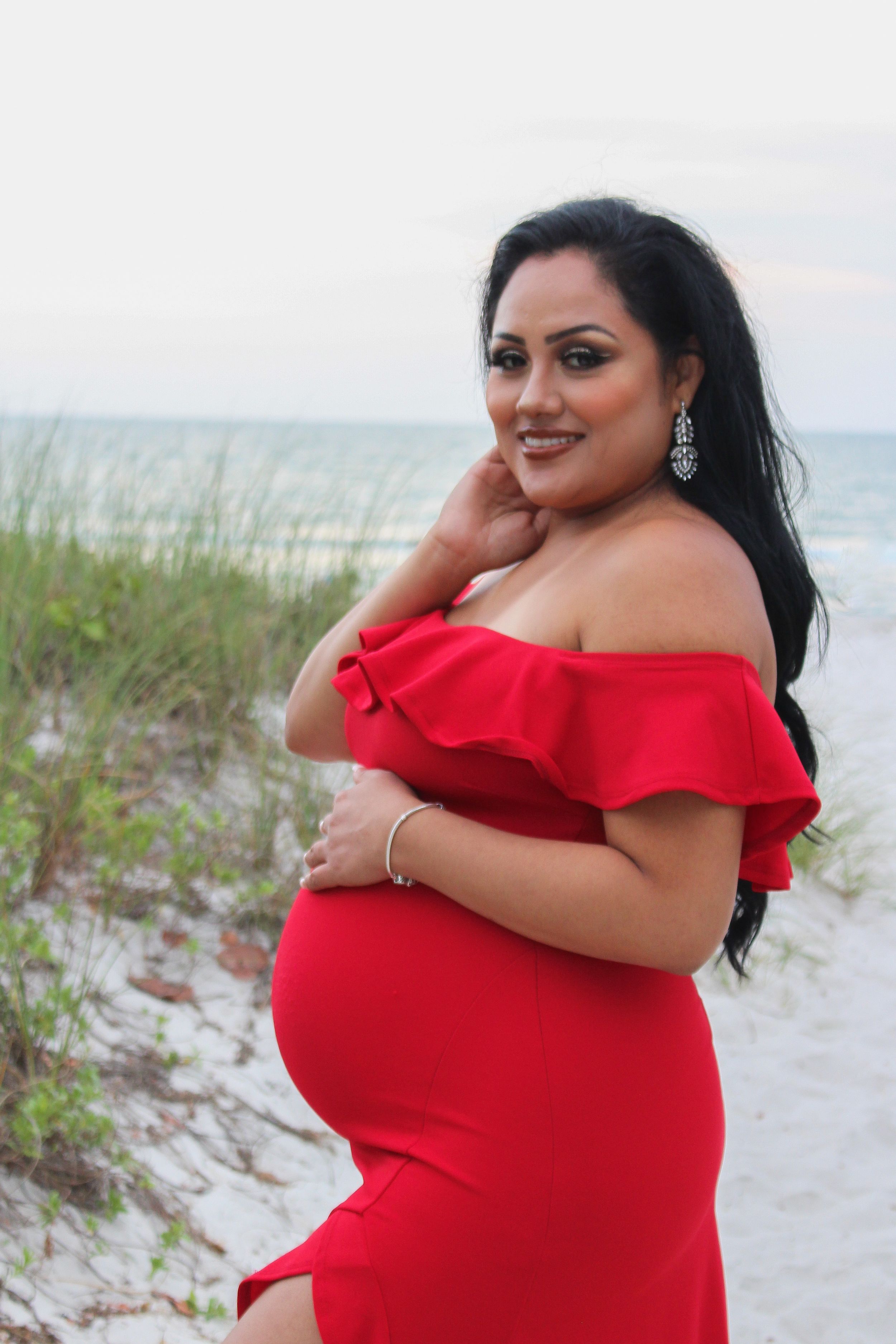 maternity motherhood photos baby newborn fresh 48 pictures at hospital posed candid images after birth of child with mom and dad packages