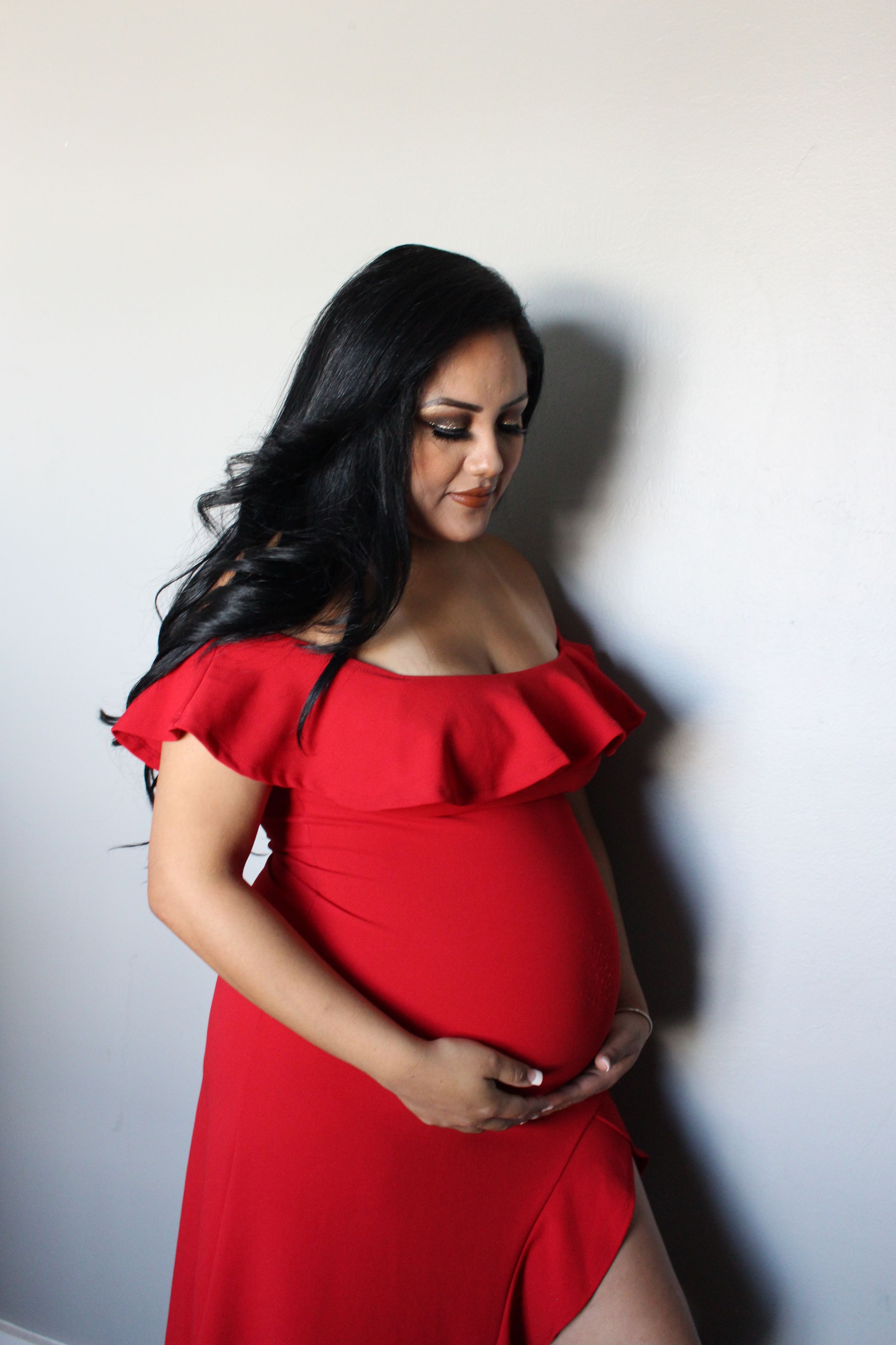 maternity motherhood photos baby newborn fresh 48 pictures at hospital posed candid images after birth of child with mom and dad packages
