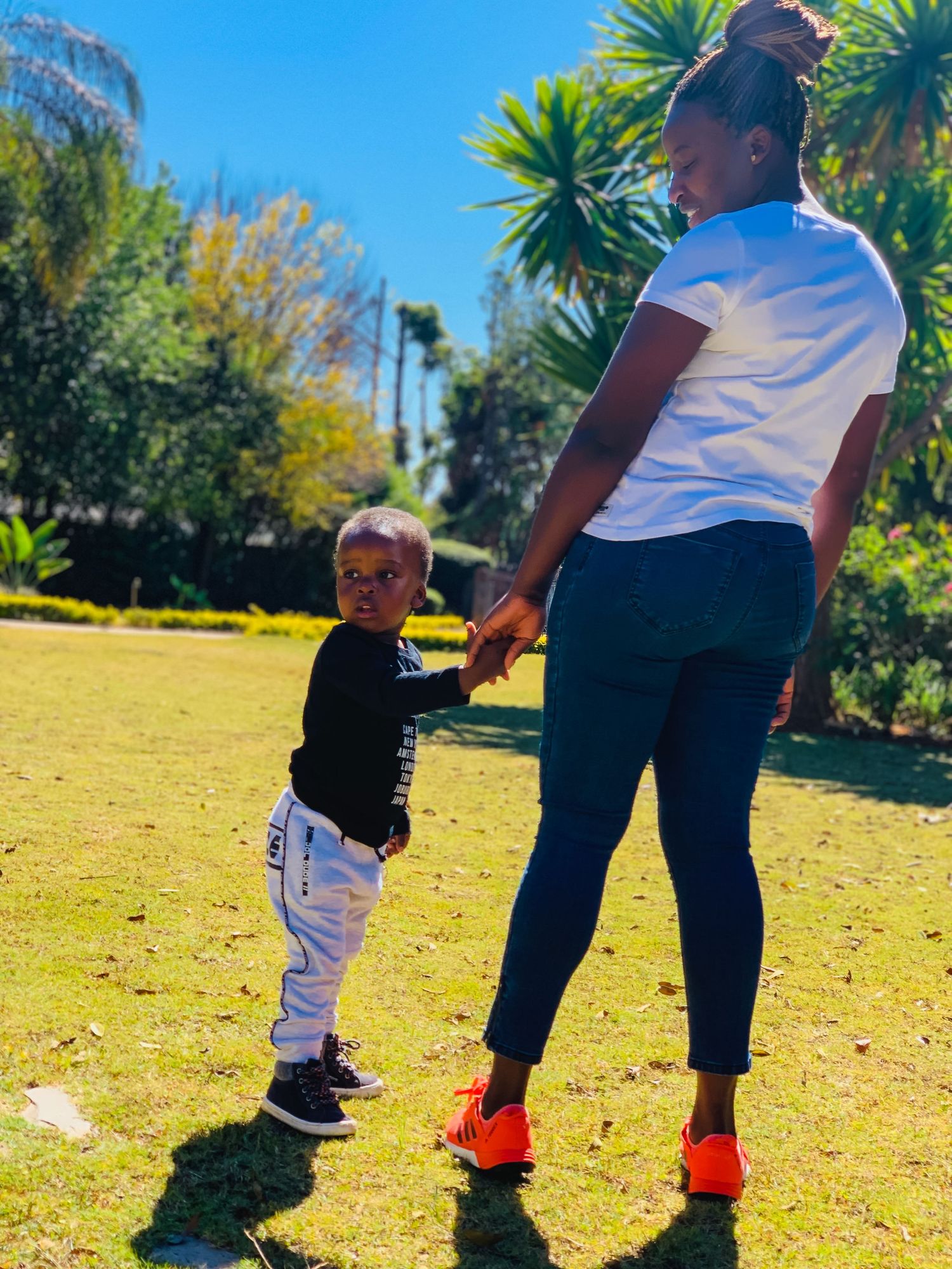 mom and child