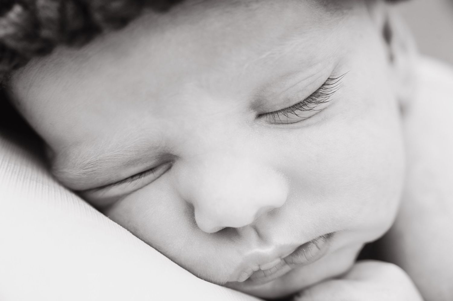 Neugeborenenfotos München Neugeborenenfotografie mit Eltern Augsburg Babyfotograf  Neugeborene Babyfotos Preise