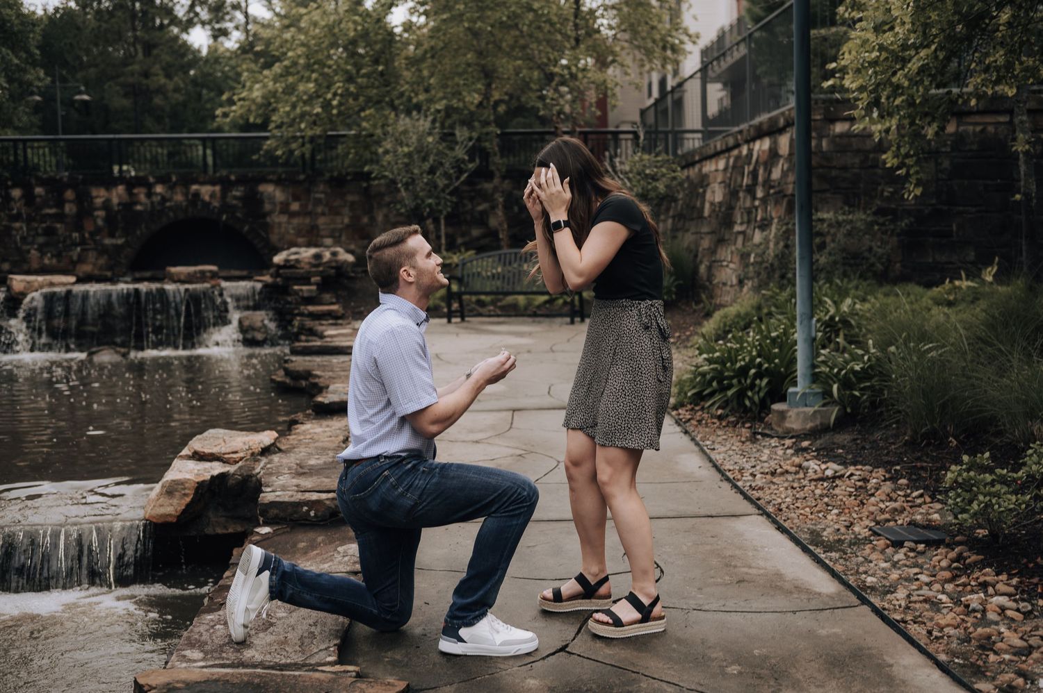 Man proposing to girlfriend in The Woodlands, Tx