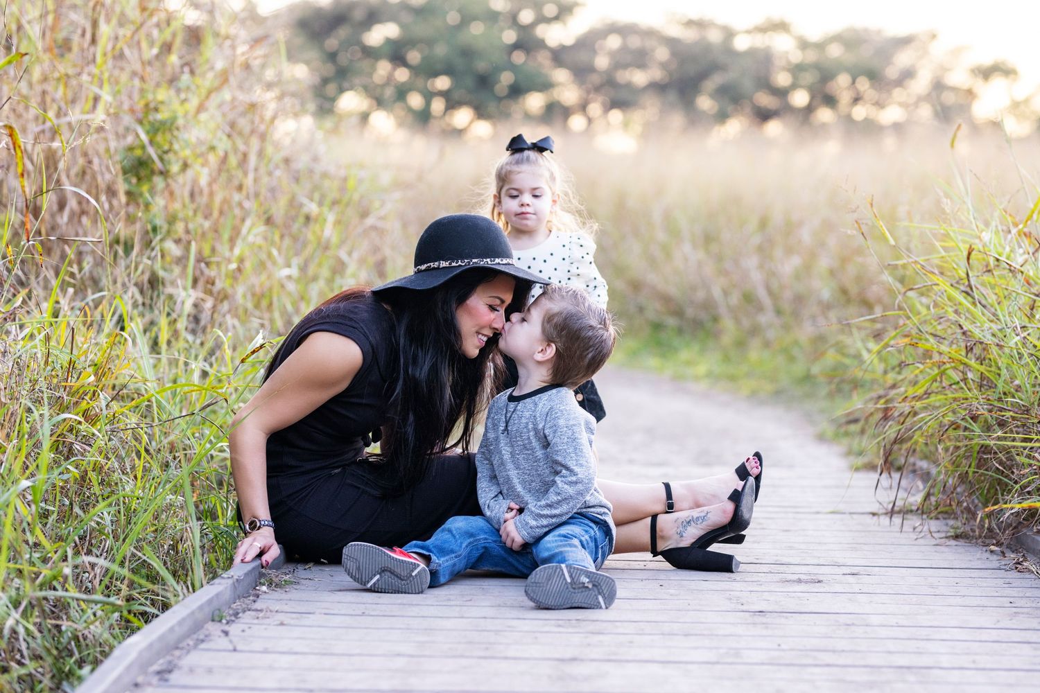 San Antonio Photographer Jason Carmony photographs mother and kids