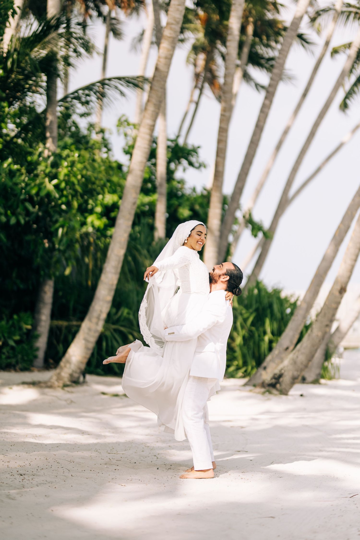 Unlock Unforgettable Moments with Maahid Photos in the Maldives! Explore a captivating portfolio capturing love, beauty,