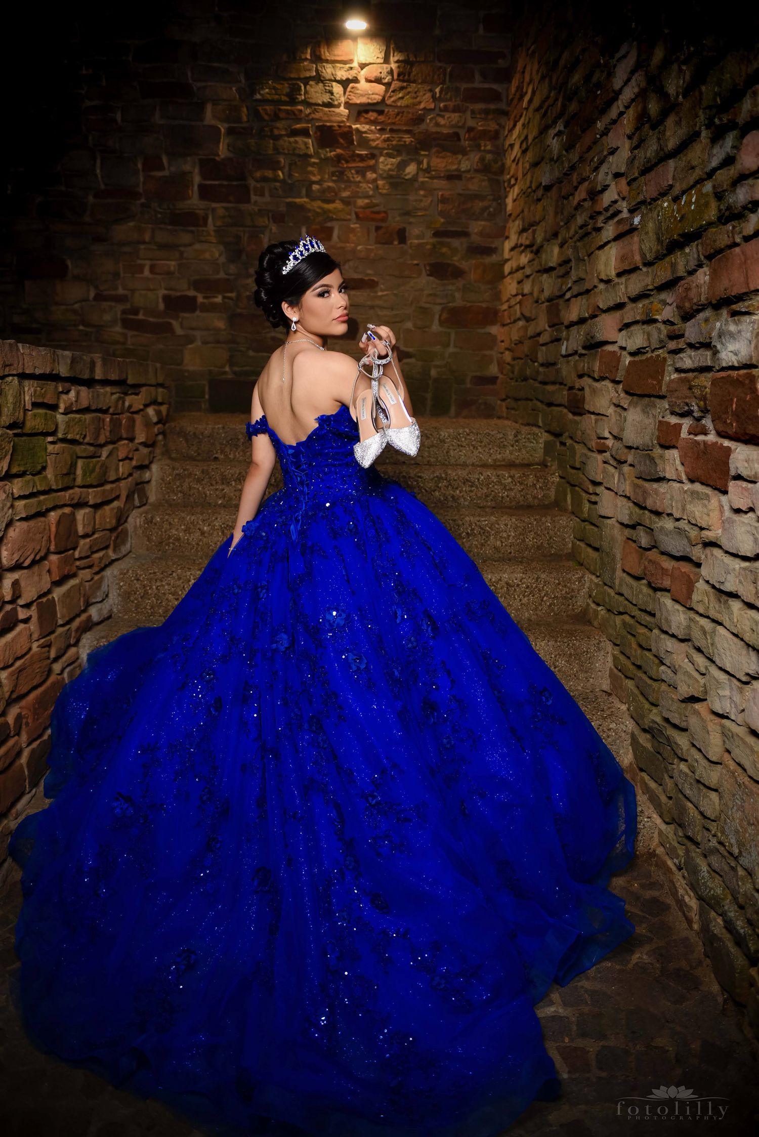 Fort Worth blue quinceañera dress portraits of Emma photographed by Fotolilly Photography during a styled photo session