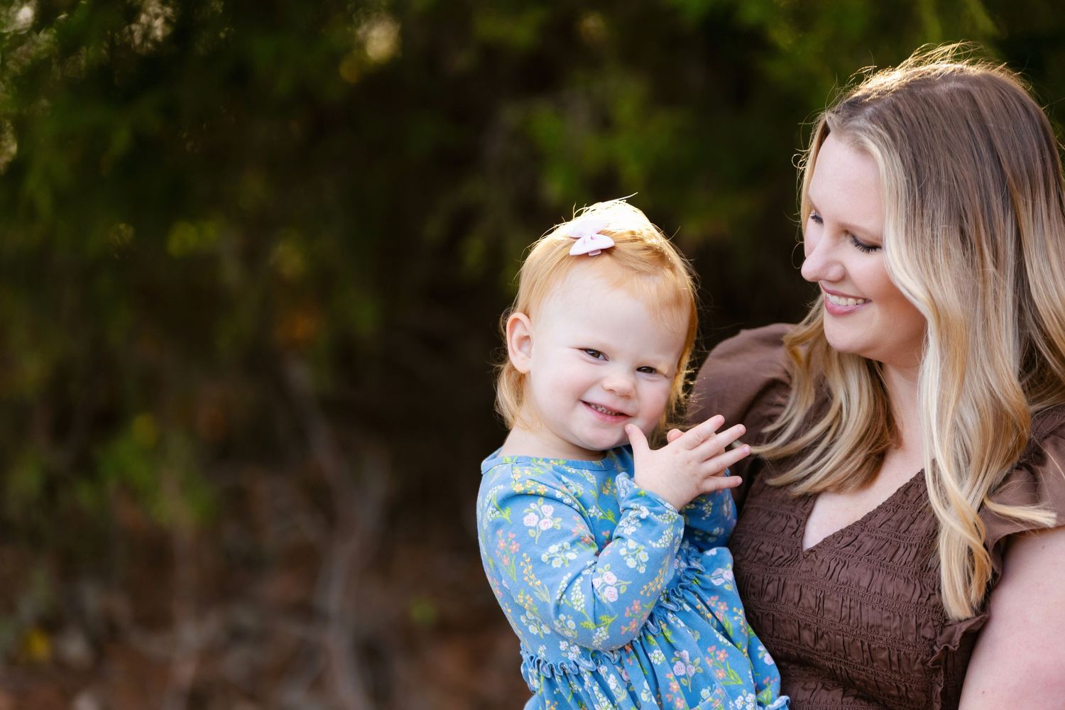 Mom and little girl. Greenville newborn photographer, Easley newborn photographer, Upstate newborn photographer, Greenville newborn