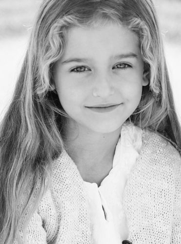 Natürliches Portrait eines Kindes im Freien – zeitlose Kinderfotografie von Andrea Fotografie, Frankfurt | klickundgluecksfotos.de