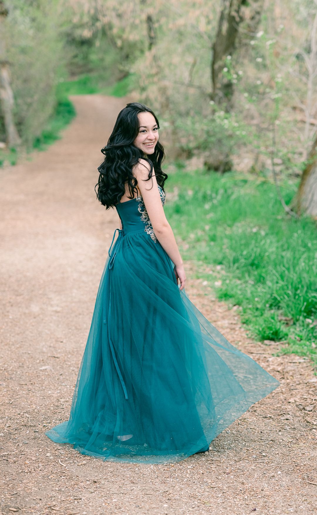 high school graduating senior photos in Kaysville Utah at Gailey Trail.