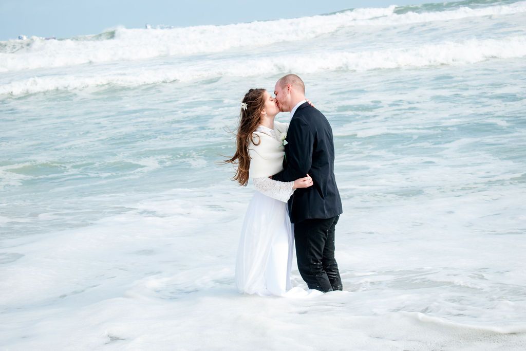 hanelkephotography-engagement-couple-sessionWedding Couple Photography-Groom looking at bride