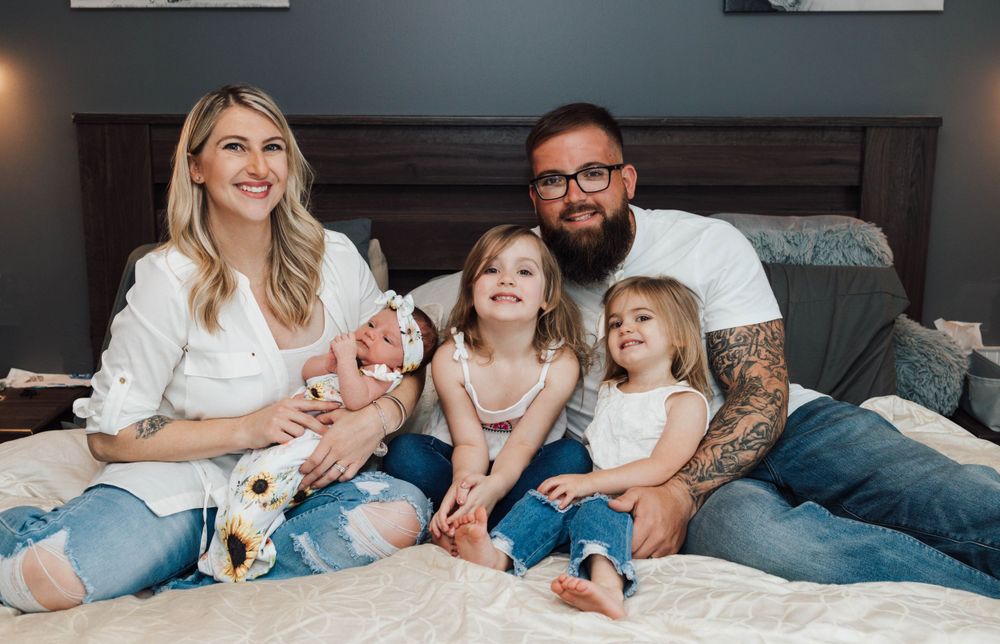 Parents posing with their children in lifestyle photo session