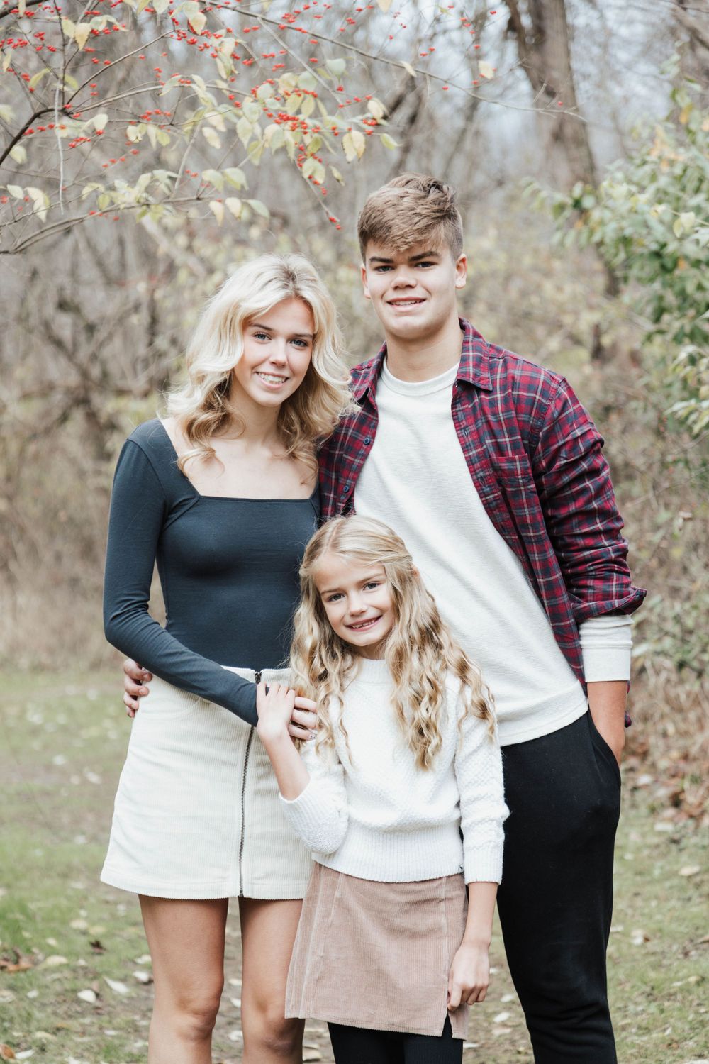 Siblings posing in outdoor photo