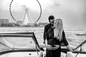 couple photos on romantic boat tour dubai