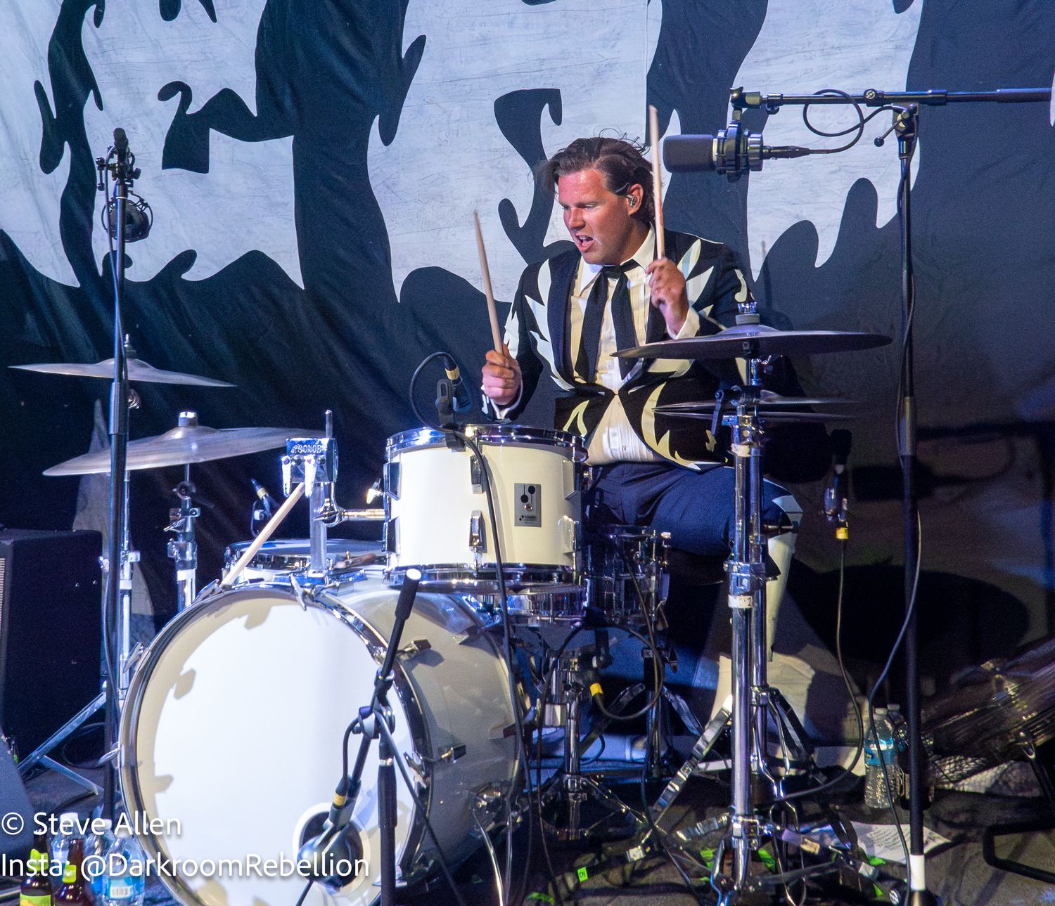 Chris Dangerous - The Hives - Troubadour Los Angeles
