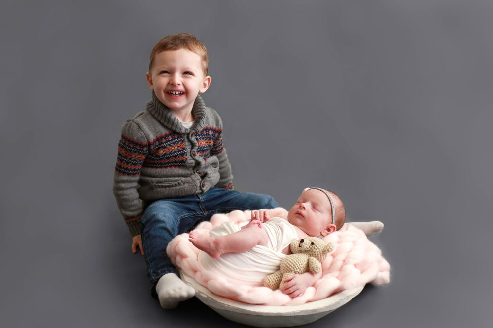 newborn and sibling photography, Utah photographer, in-home newborn session, traveling newborn photographer