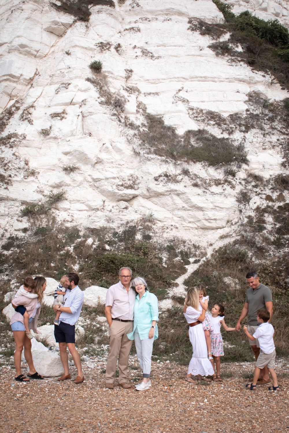 An extended family photoshoot on Eastbourne beach