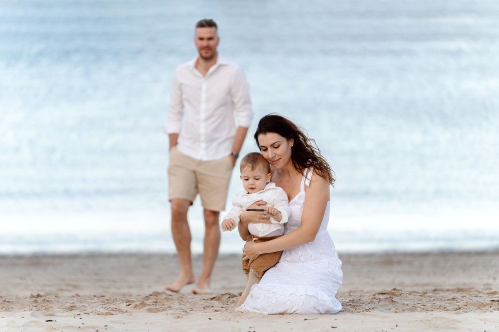 mother father and baby on Balmoral beach photoshoot